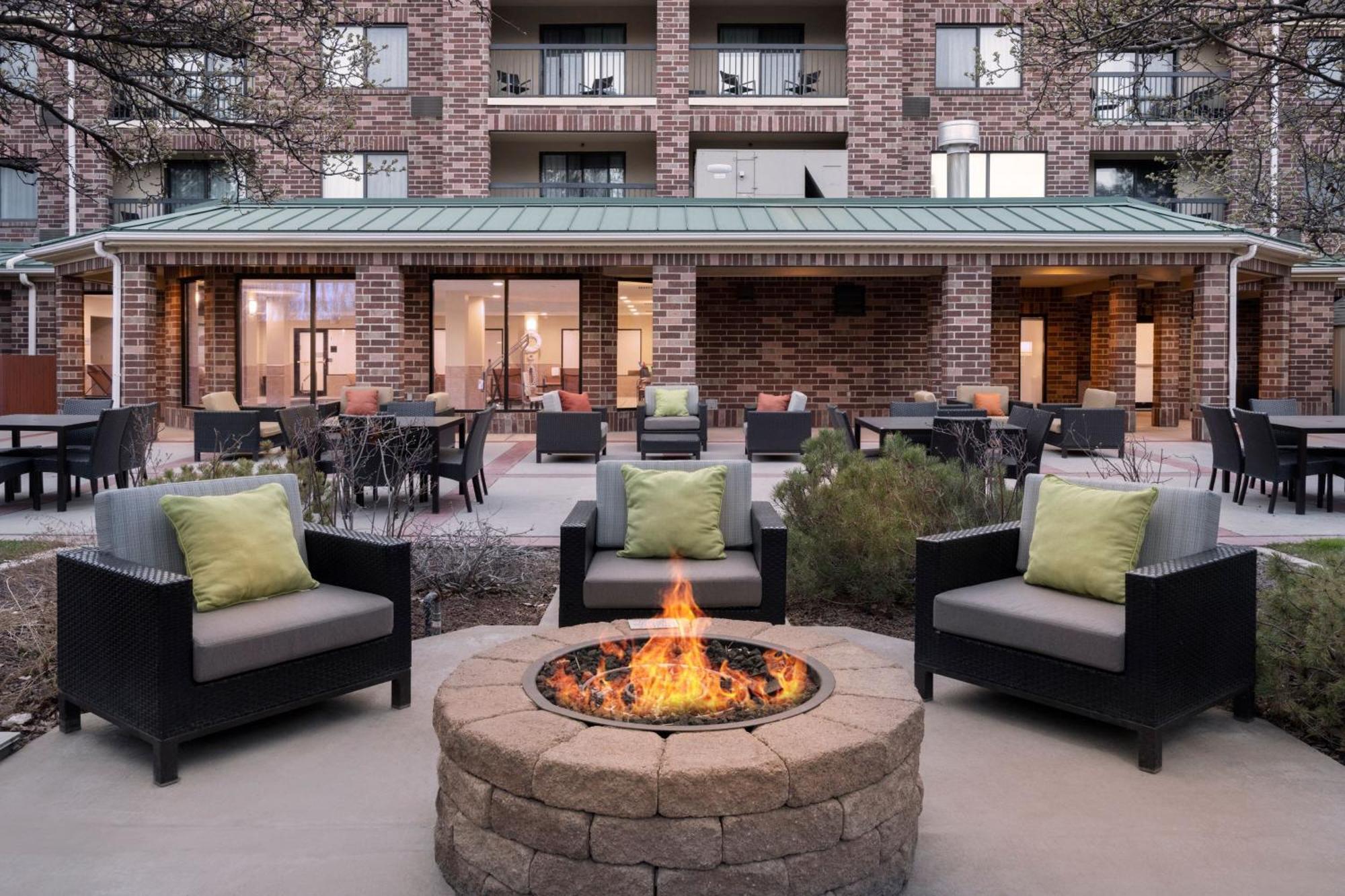 Courtyard Salt Lake City Airport Екстериор снимка